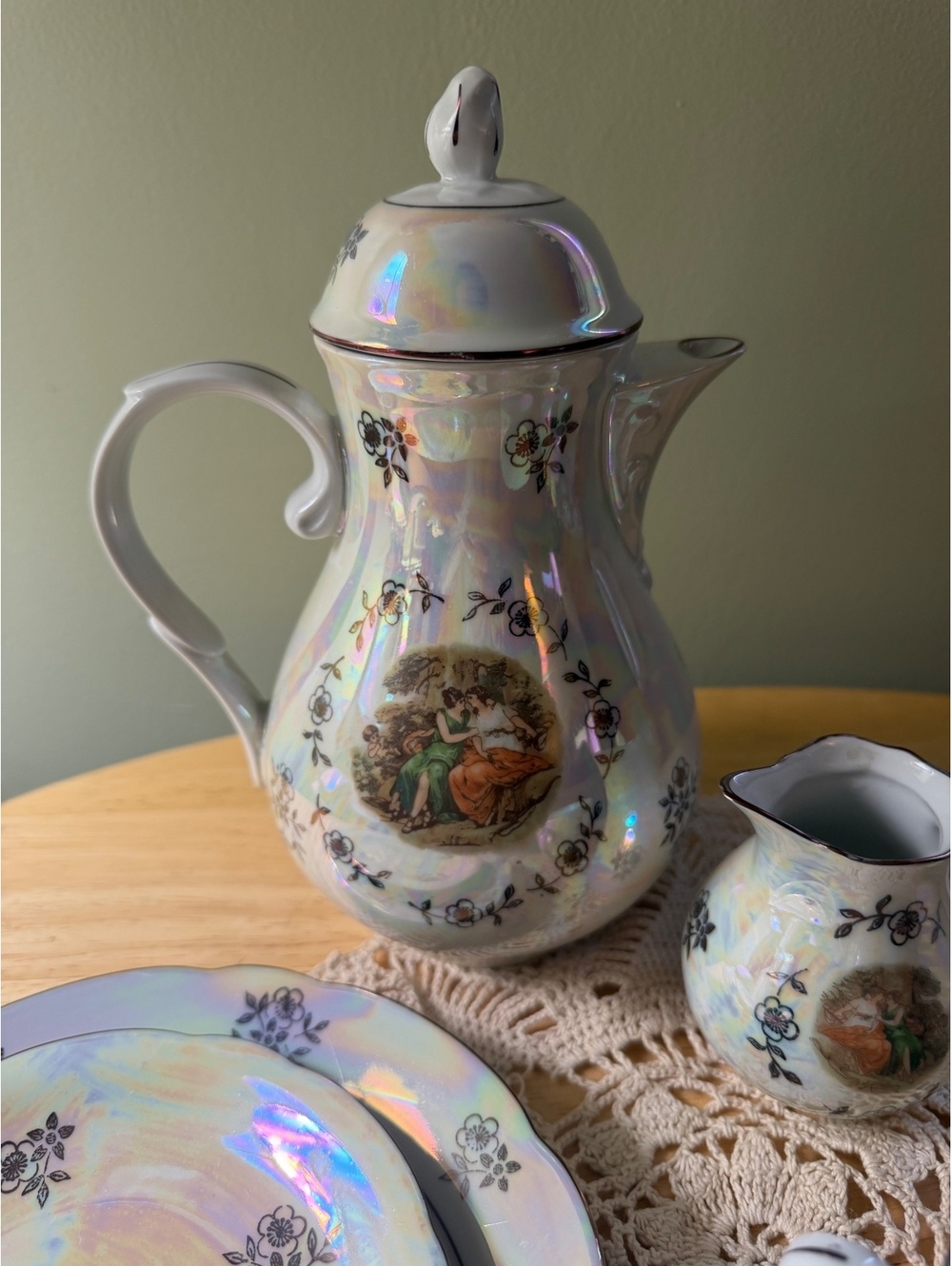 Vintage Kahla Porcelain 'Madonna' Lusterware Tea Set with Neoclassical Design - Picture 8 of 9